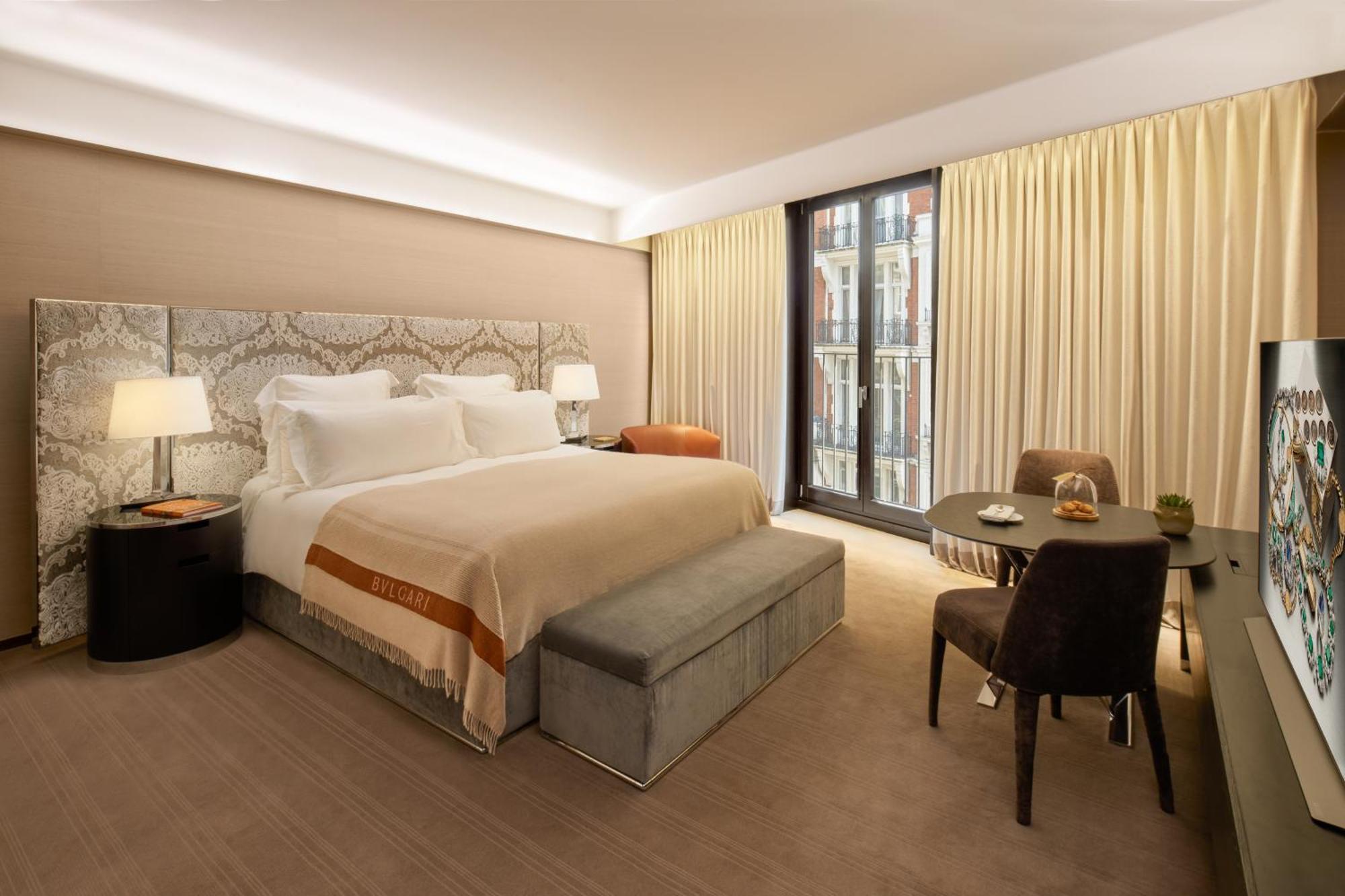 Deluxe Room,1643167665:JPEG