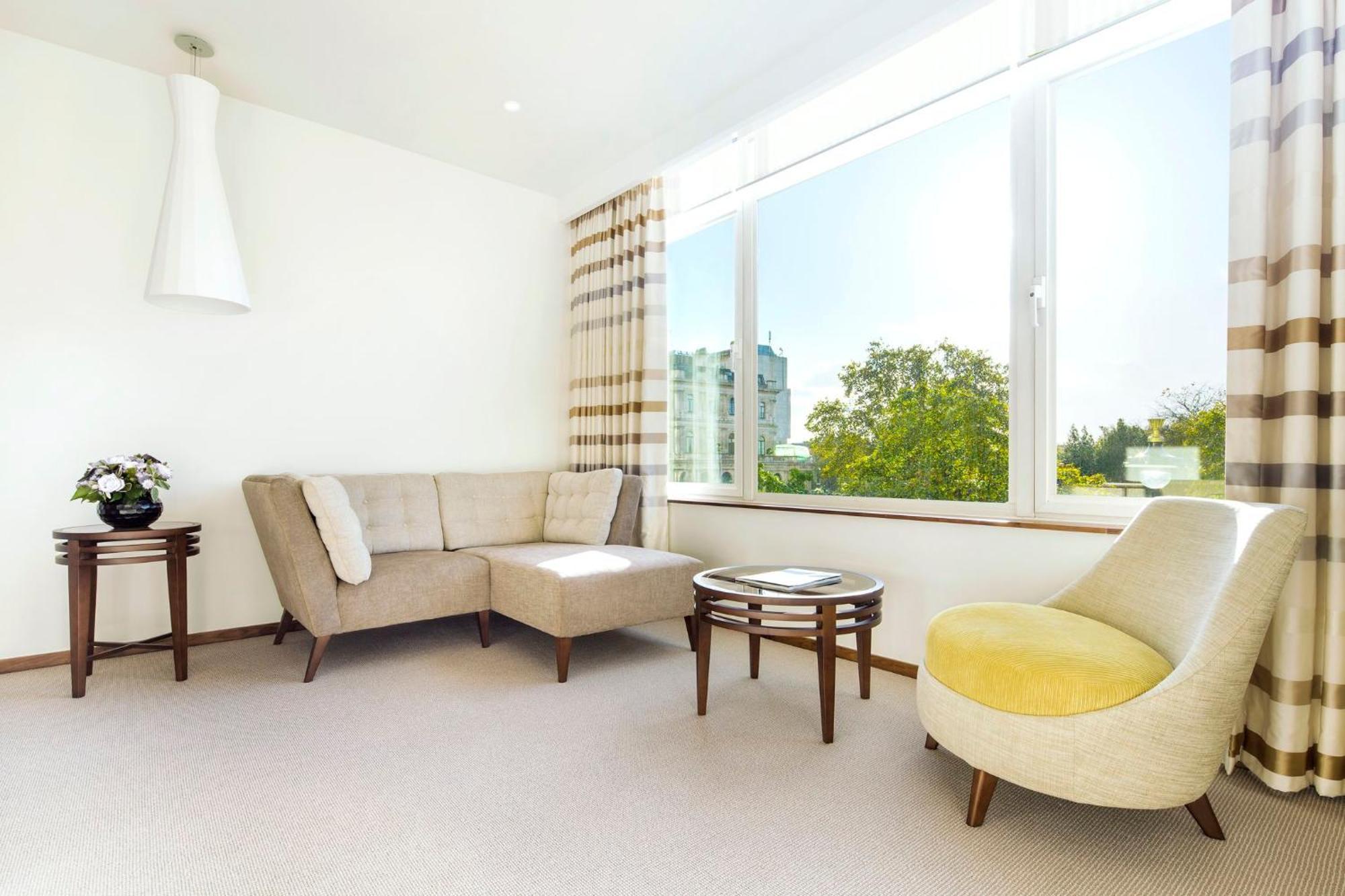 Deluxe One-Bedroom Park Suite