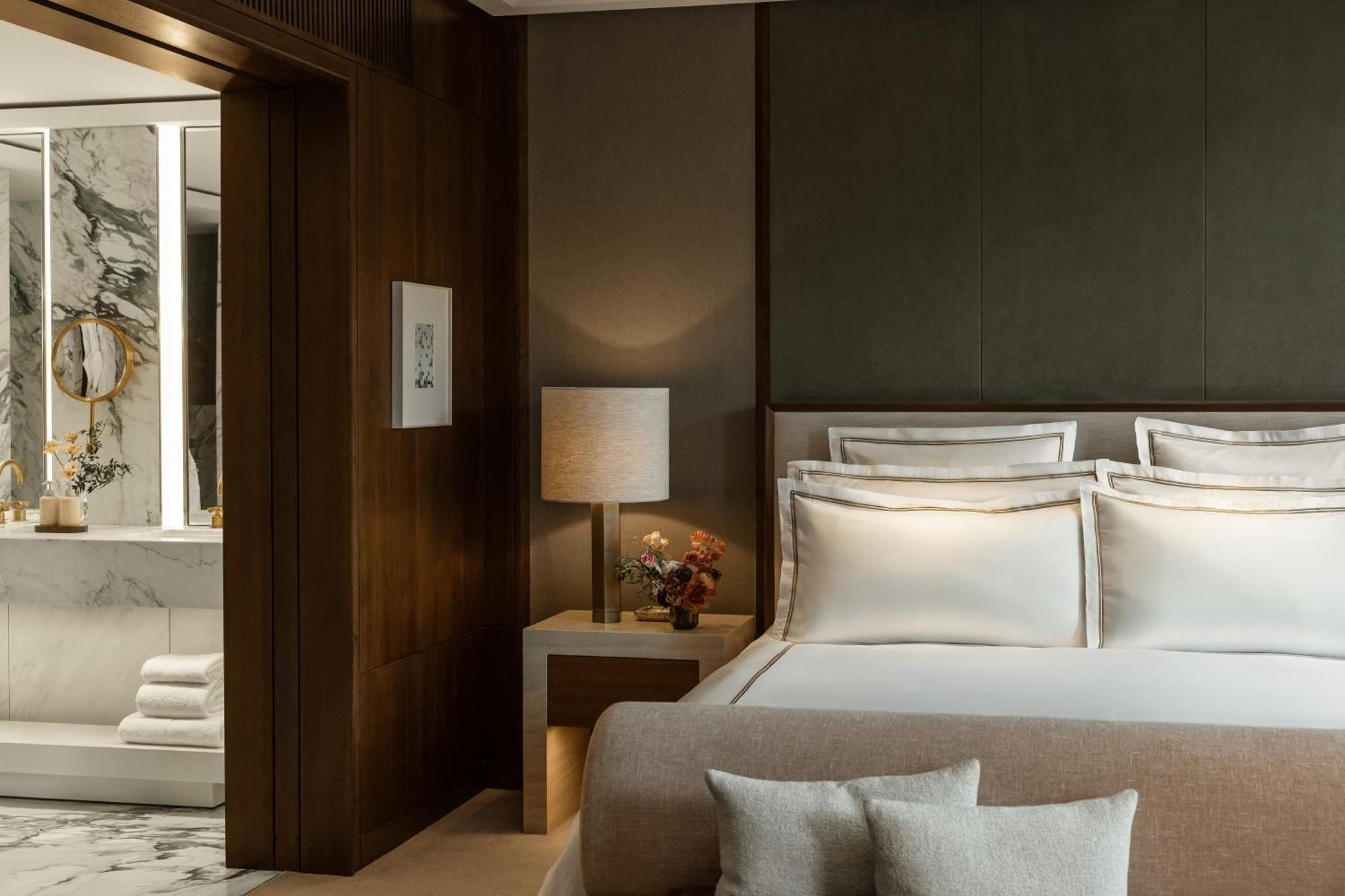 Grosvenor Junior Suite King