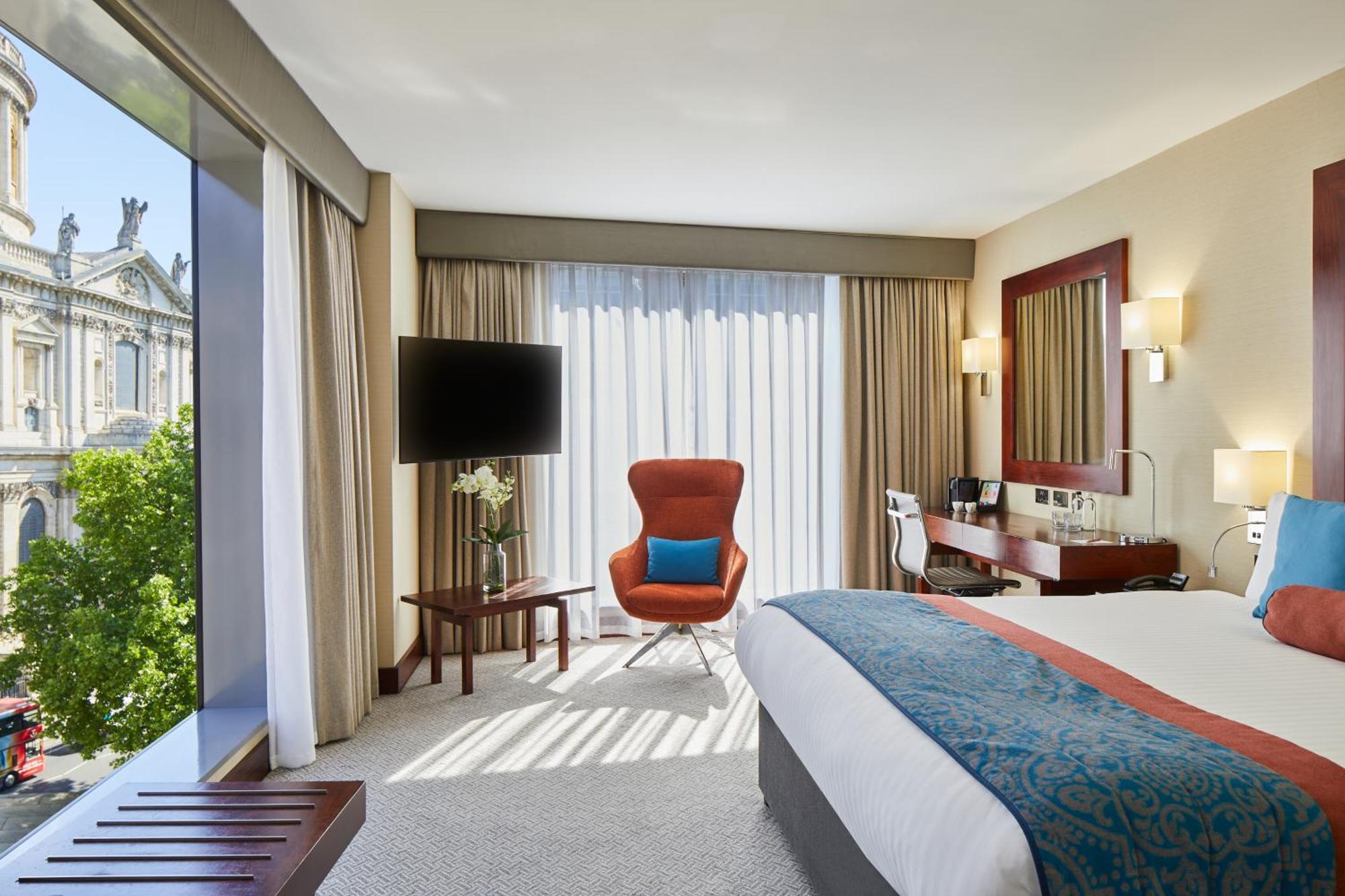 Deluxe King Room St Pauls Cathedral View