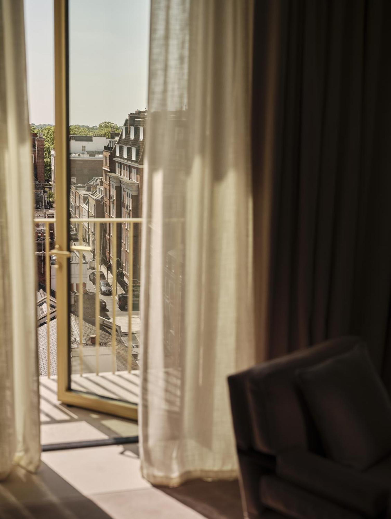 Deluxe Mews Suite