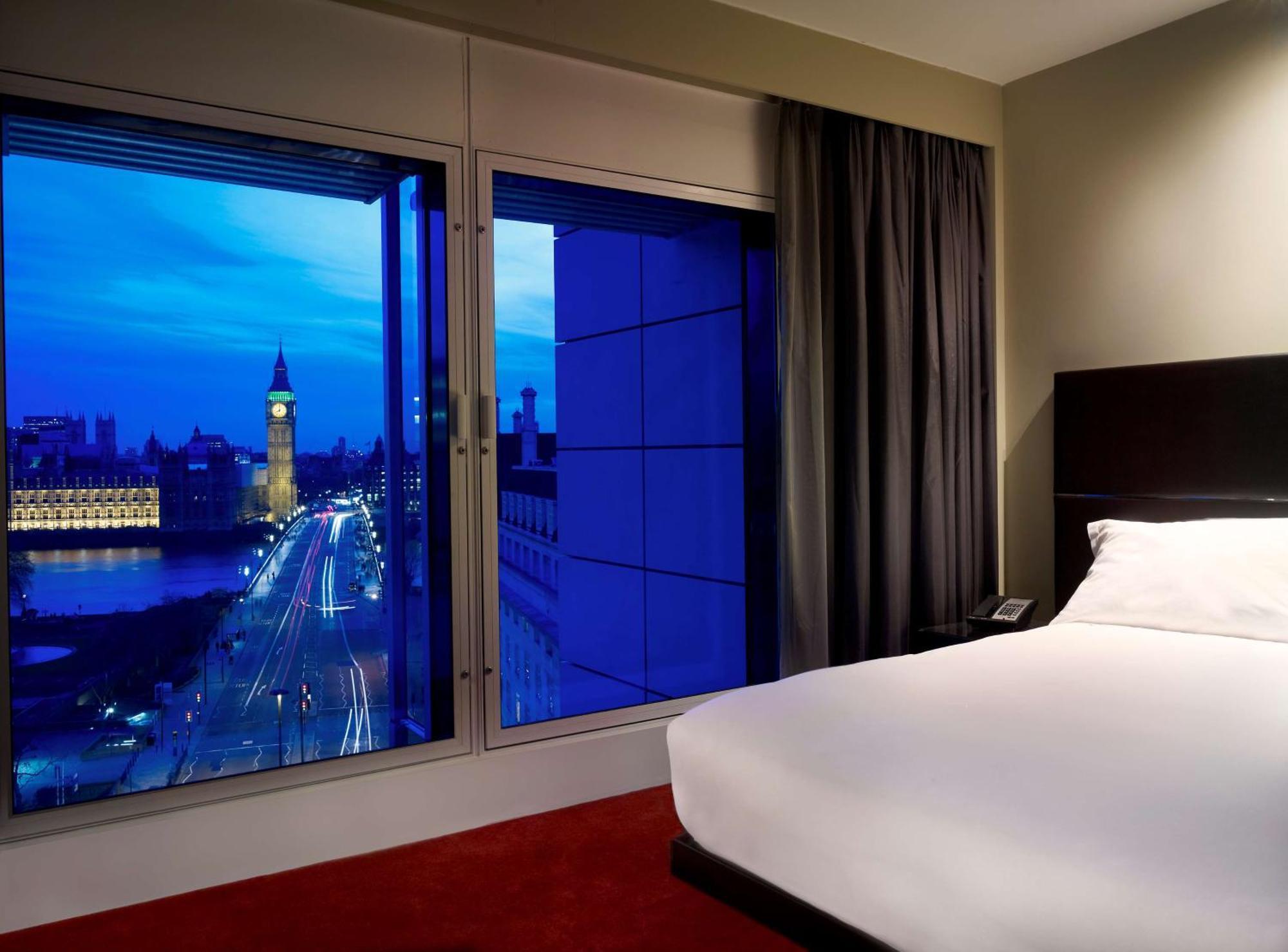 One-Bedroom Suite Big Ben View