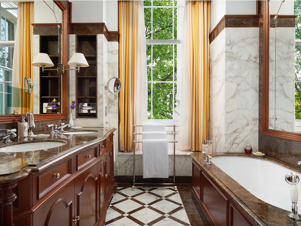 One-Bedroom Buckingham Suite